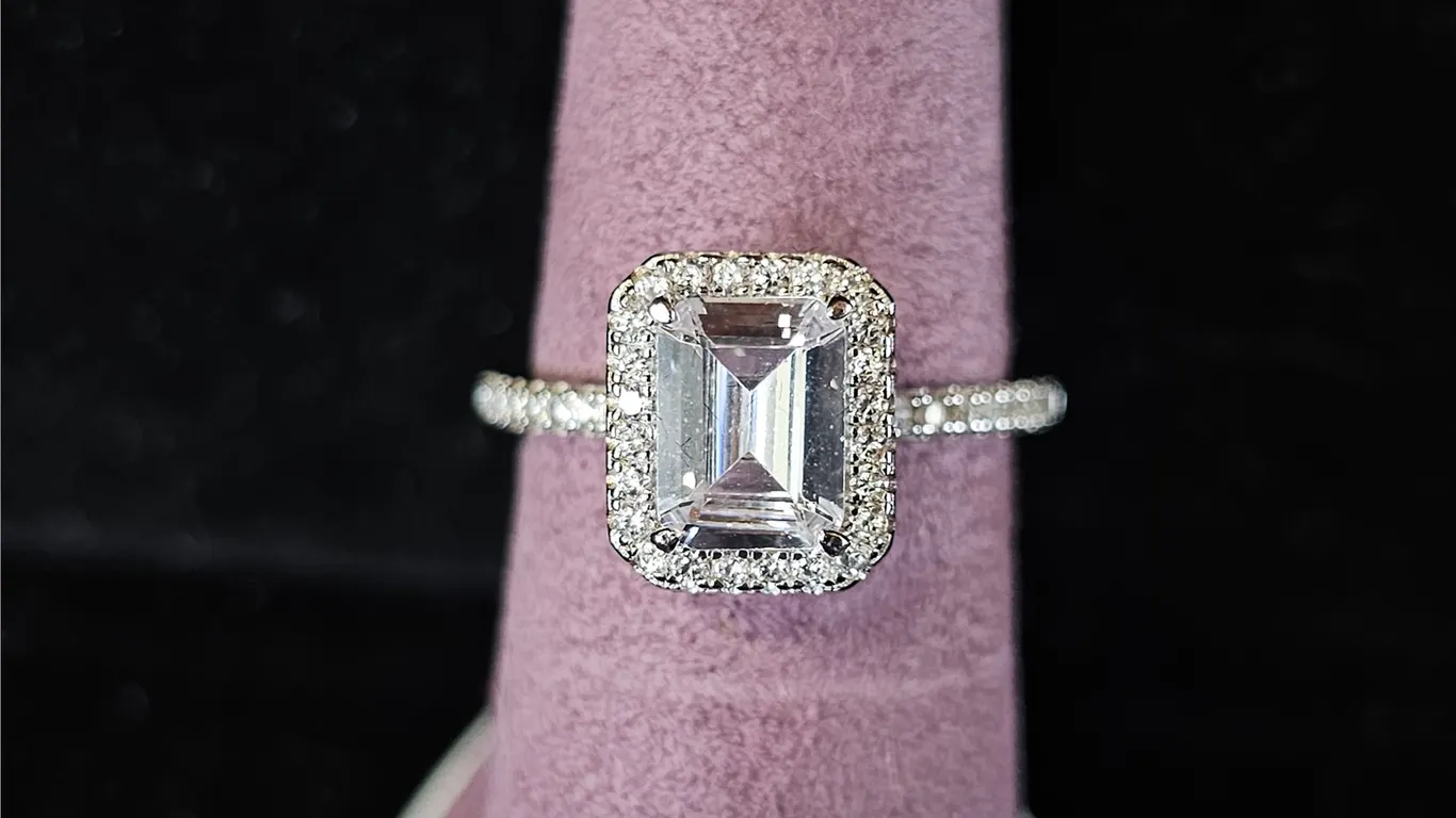 *NEW* .925 SILVER 1.5CT EMERALD CUT SIMULATED DIAMOND (CZ) HALO RING: SIZE 7