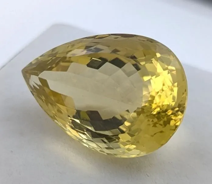 43.5 CT CERTIFIED SIGNATURE LEMON QUARTZ GEMSTONE ($4,650 APPRAISAL)