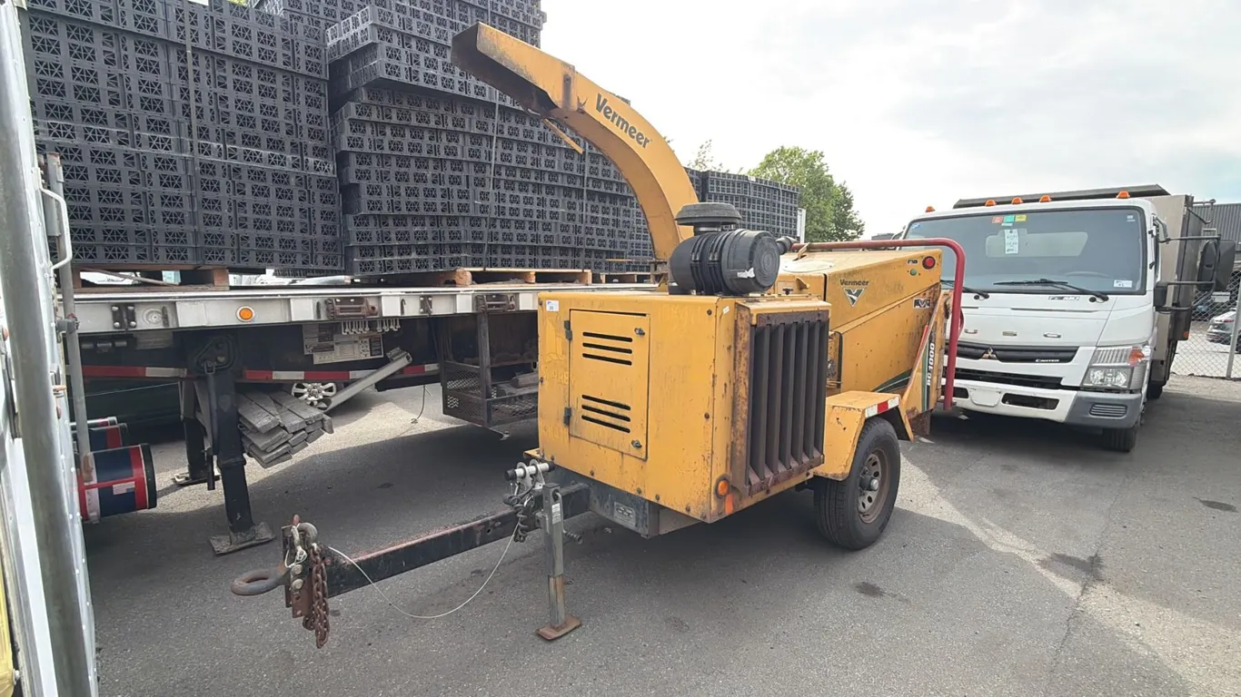 2010 VERMEER BC1000XL BRUSH CHIPPER, YELLOW, VIN 1VRY1119XA1015281,