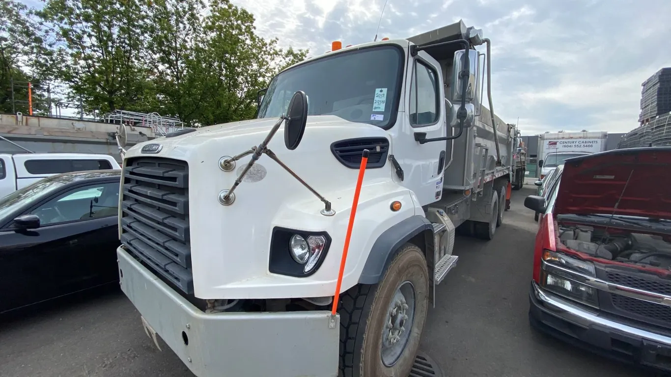 2013 FREIGHTLINER 114SD, 2DR DUMP TRUCK, WHITE, VIN 1FVHG3DVXDHFE3758,