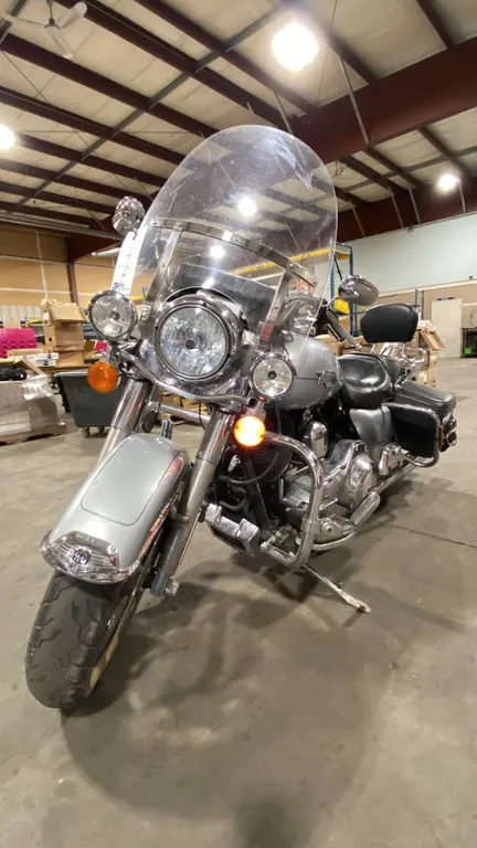 2011 HARLEY DAVIDSON ROAD KING OPEN MOTORCYCLE, GREY, VIN 5HD1FRMA5BB623882,
