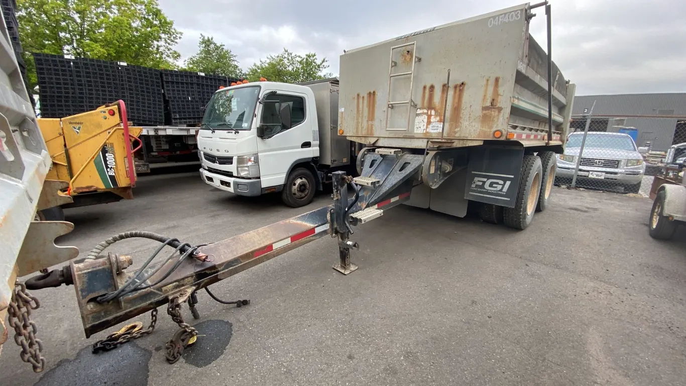 2004 MIDLAND PONYP DUMP TRAILER, GREY, VIN 2MFA2R8C34R002784,