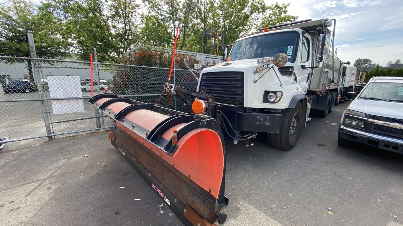 2013 FREIGHTLINER 114SD, 2DR DUMP TRUCK, WHITE, VIN 1FVHG3DV3DHFE3777,