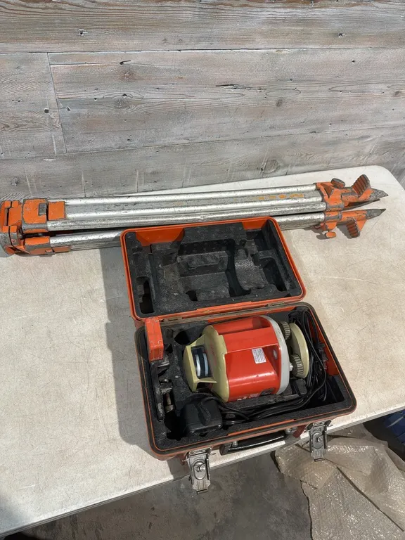 Laser level with stand works but battery connection can be finicky