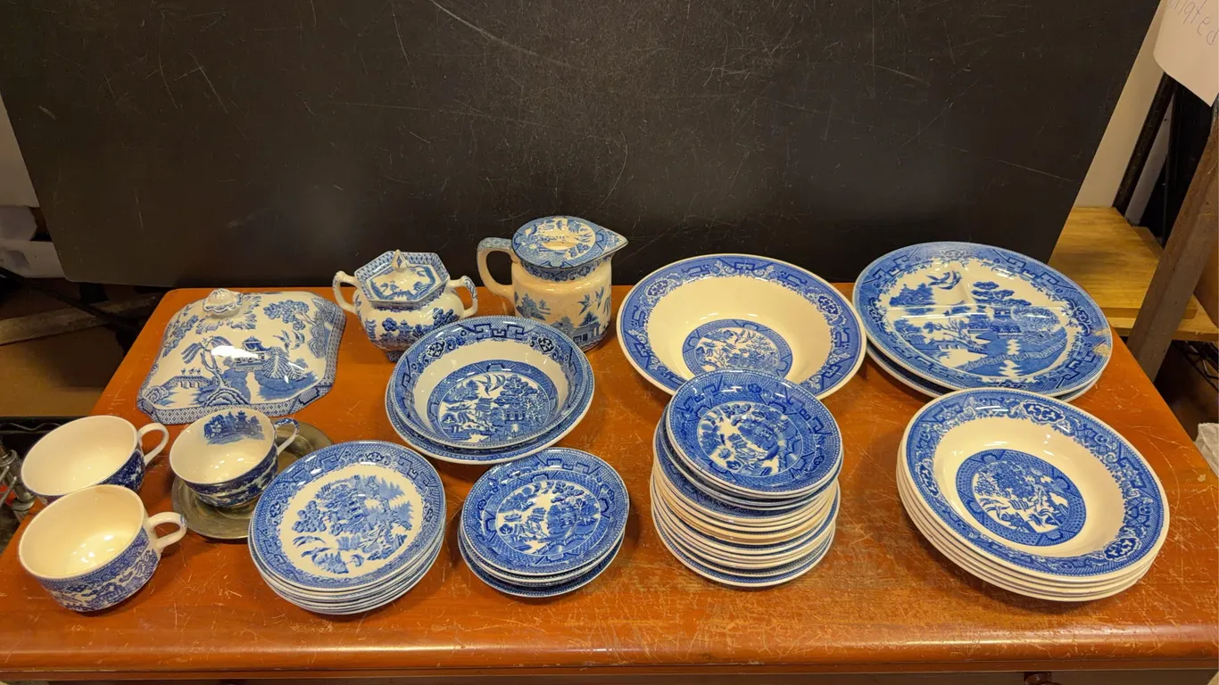 Large Blue Willow China Dinnerware Collection