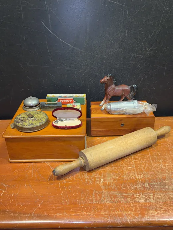 Vintage Household & Advertising Collectibles