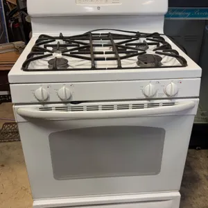 GE 4-Burner Gas Range with Oven
