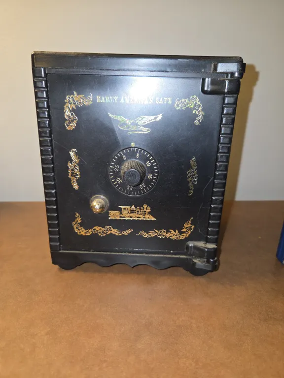 Vintage Tin / Metal COIN BANK Early American Safe 6" tall 1950’s