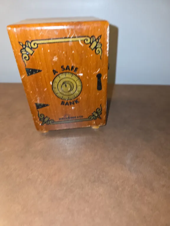Vintage Wells Fargo & Co. Cedar Wood Safe Bank Box 4 1/2” H Providence RI