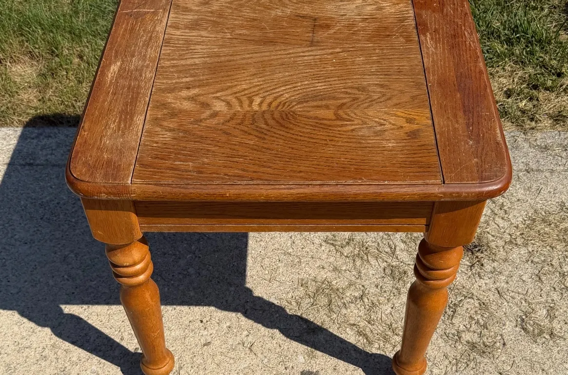 Wood End Table with Turned Legs