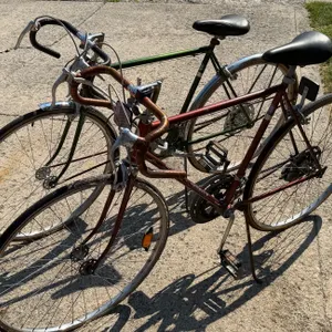 Pair of Vintage Schwinn Varsity Road Bikes – Green & Red