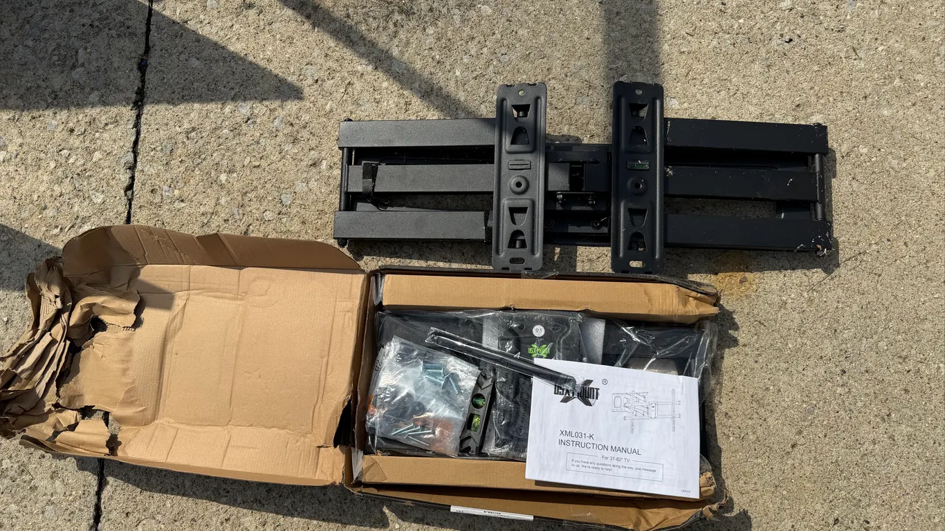 USX Mount XML031-K Full Motion TV Wall Mount 37”-82”