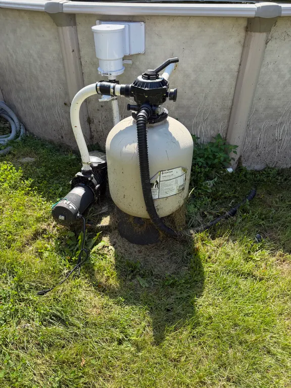 Above Ground Swimming Pool w/ Pentair Sand Filter Pump & Skimmer – 254” Wide