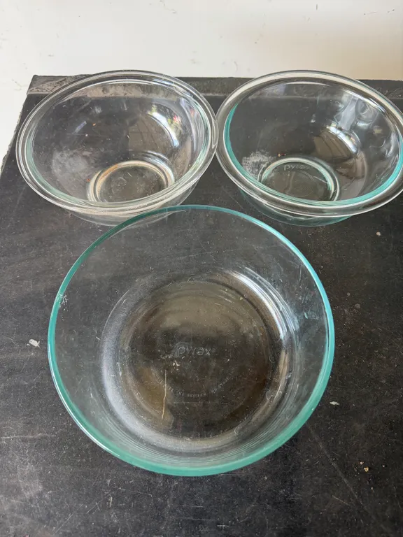 Pyrex Glass Mixing Bowls – Lot of 3