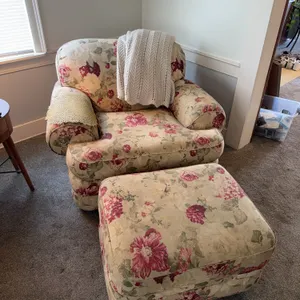 Floral chair with matching foot rest