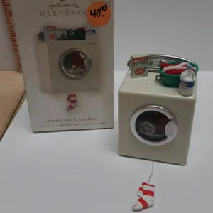 Hallmark Santa’s Merry Machine 2009 Keepsake Ornament Boxed