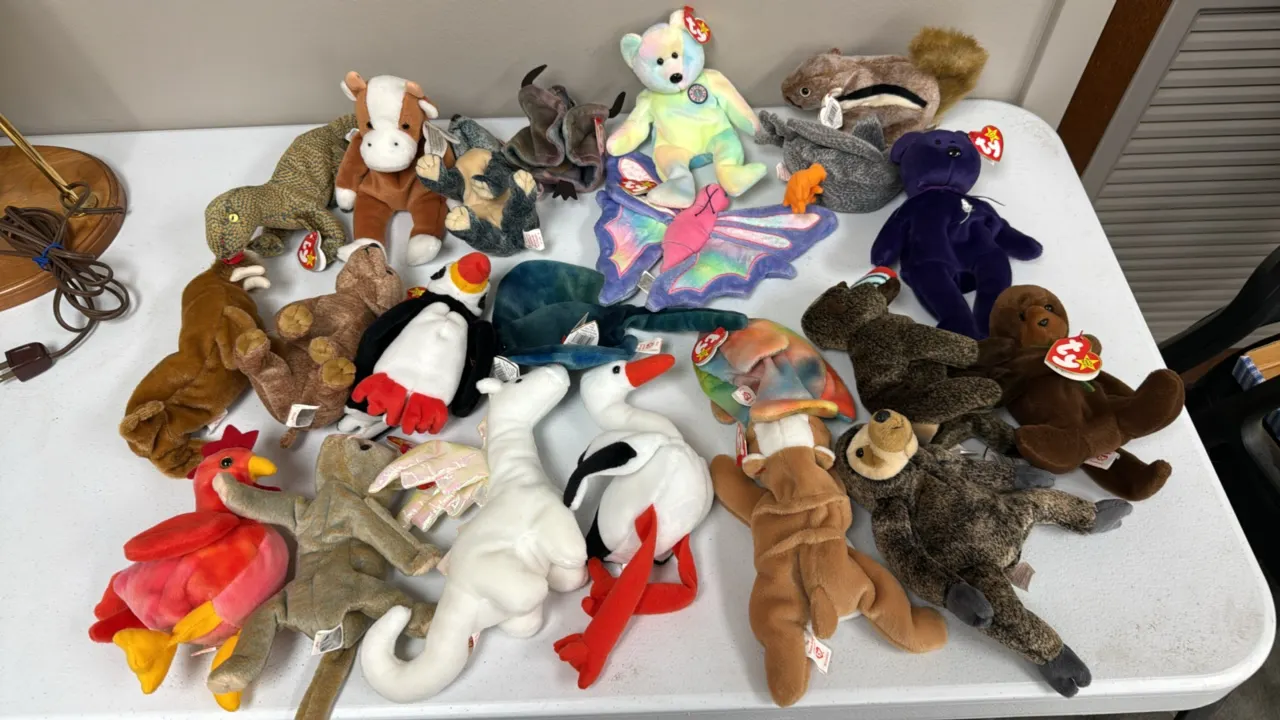 A Collection of Ty Beanie Babies Plush Toys. (Ty, 1990s) A collection of assorted original Ty Beanie Babies, including Batty, 1999 Signature Bear, Pri