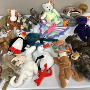 A Collection of Ty Beanie Babies Plush Toys. (Ty, 1990s) A collection of assorted original Ty Beanie Babies, including Batty, 1999 Signature Bear, Pri