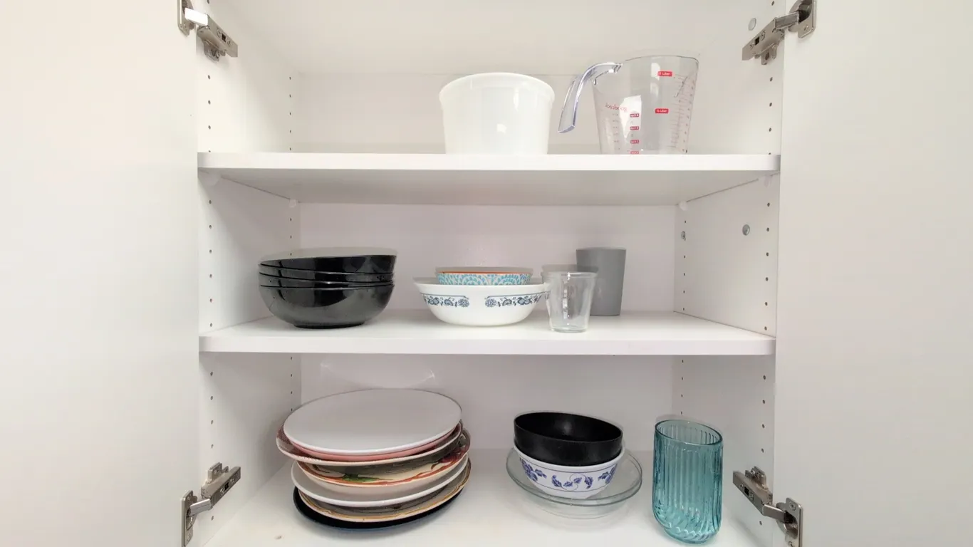 Assorted kitchen dishware and drinkware lot. Includes ceramic and plastic dinner plates, assorted bowls, drinking glasses, tumblers, and a 1-liter pla