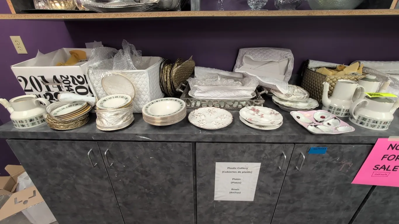 Assorted porcelain dinnerware and serving ware. Includes fruit-pattern dinner plates, soup bowls, saucers, cups, and teapots, accompanied by assorted