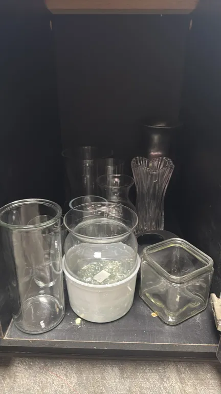 Assorted kitchen smallwares and party supplies. Includes wire chafing dish racks, chafing fuel cans, aluminum steam table pans, plastic pitcher, galva