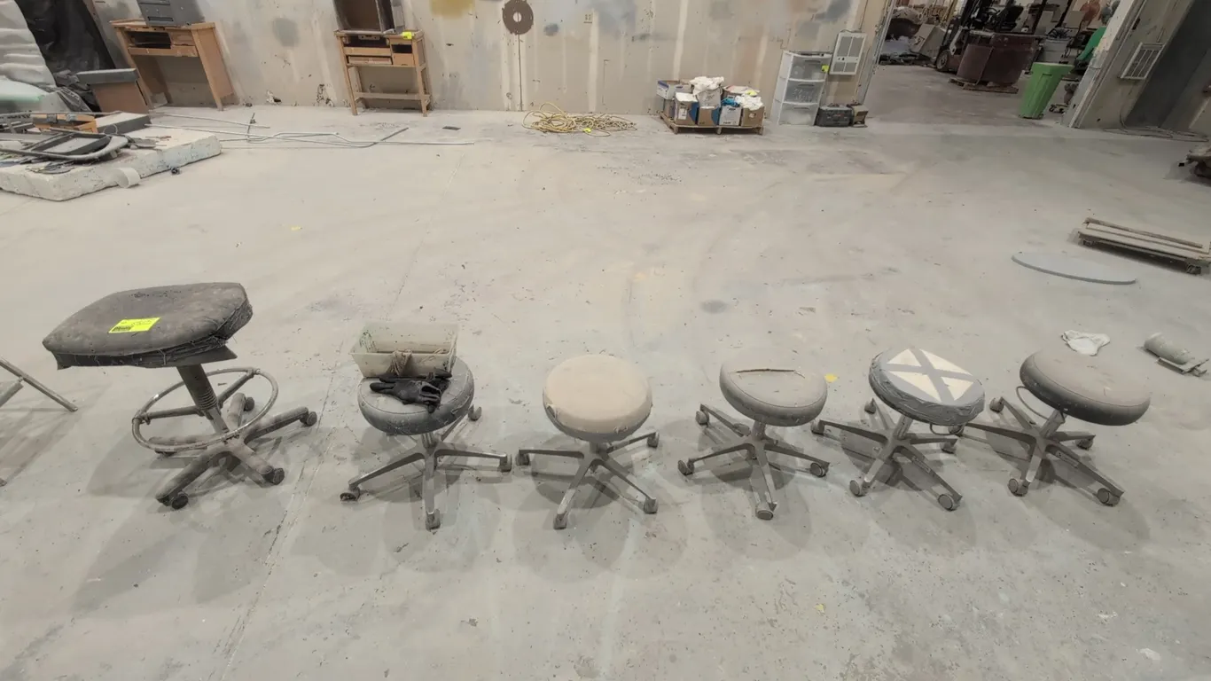 Assorted rolling shop stools (6 count). Includes (1) stool with integrated foot ring and (5) round swivel stools. Mounted on 5-star caster bases. Note