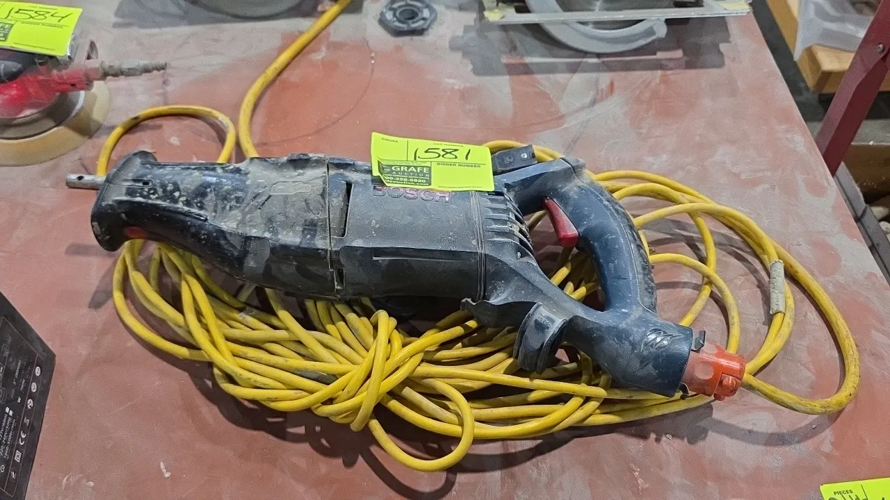 Bosch RS20 corded reciprocating saw. Features a 1-1/4" stroke length, two-speed selector (0-1,900 / 0-2,800 SPM), ergonomic handle with trigger switch