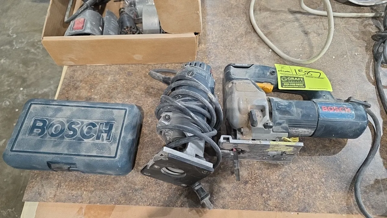 Bosch corded power tool set. Includes a Bosch Colt PR10E 1.0 HP palm router and a Bosch 1587AVS jigsaw. Includes a Bosch template guide accessory set