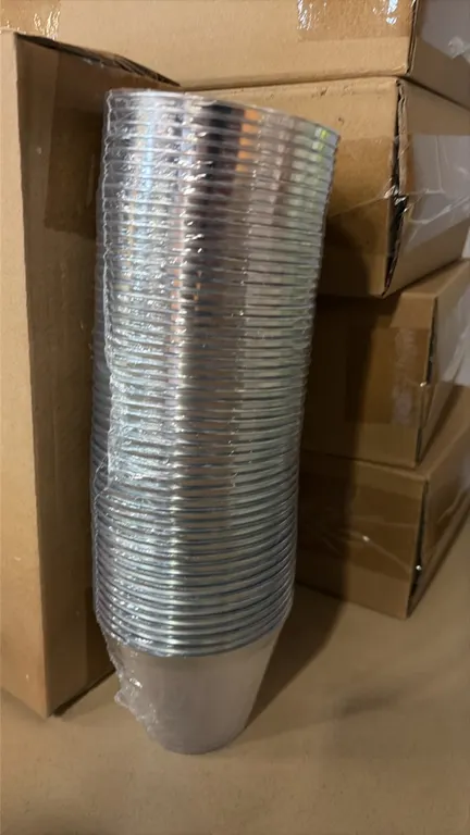 Munfix MT9100SR 9 oz plastic tumblers. Features clear heavyweight plastic construction with silver-tone rims. Includes 100-count boxes.