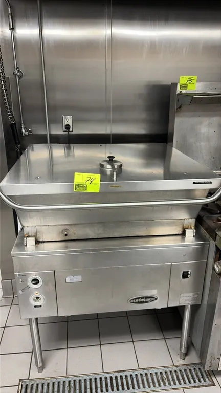 Cleveland SGL-30 natural gas tilting braising kettle. Features stainless steel construction, 30-gallon capacity, power tilt, spring-assisted hinged co