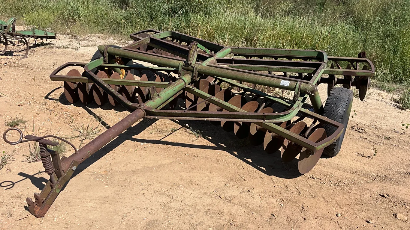 JOHN DEERE 12’ TANDEM OFFSET DISC HARROW