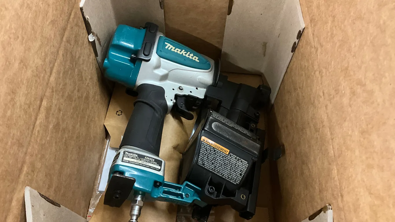 MAKITA AN454 RECONDITIONED 1-3/4” ROOFING NAIL COILER