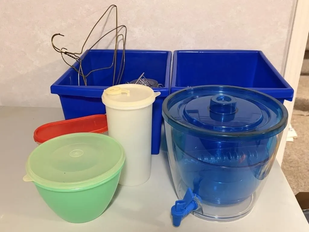 Tupperware with small Recycling containers