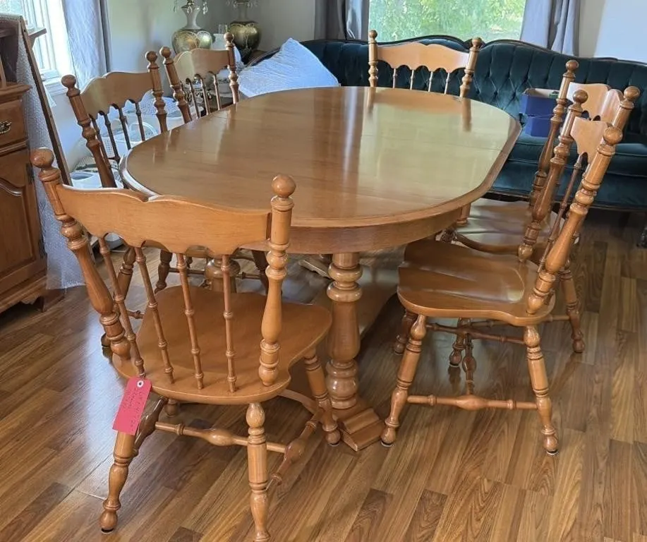 Roxton Canada Colonial-Style wooden dining set