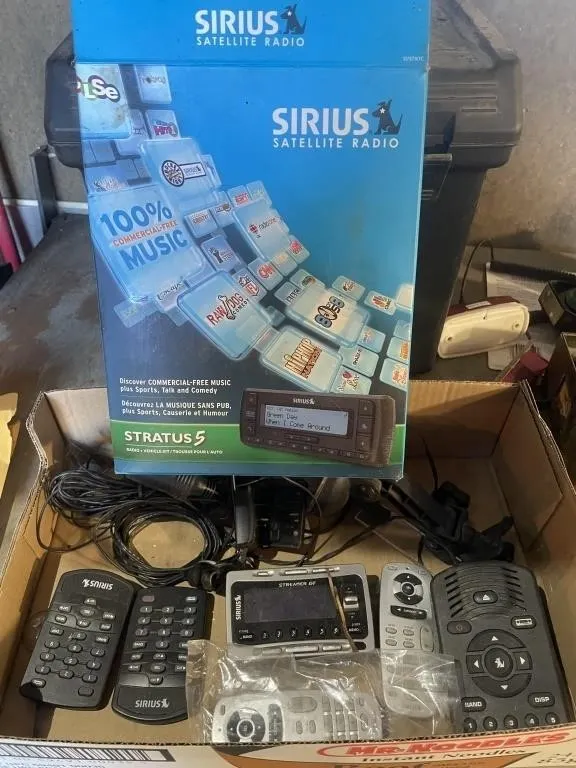 Sirius Stratus 5 radio vehicle kit. As is. Not
