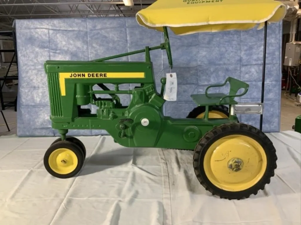 JD 720 Pedal Tractor w/Umbrella