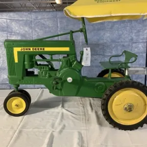 JD 720 Pedal Tractor w/Umbrella