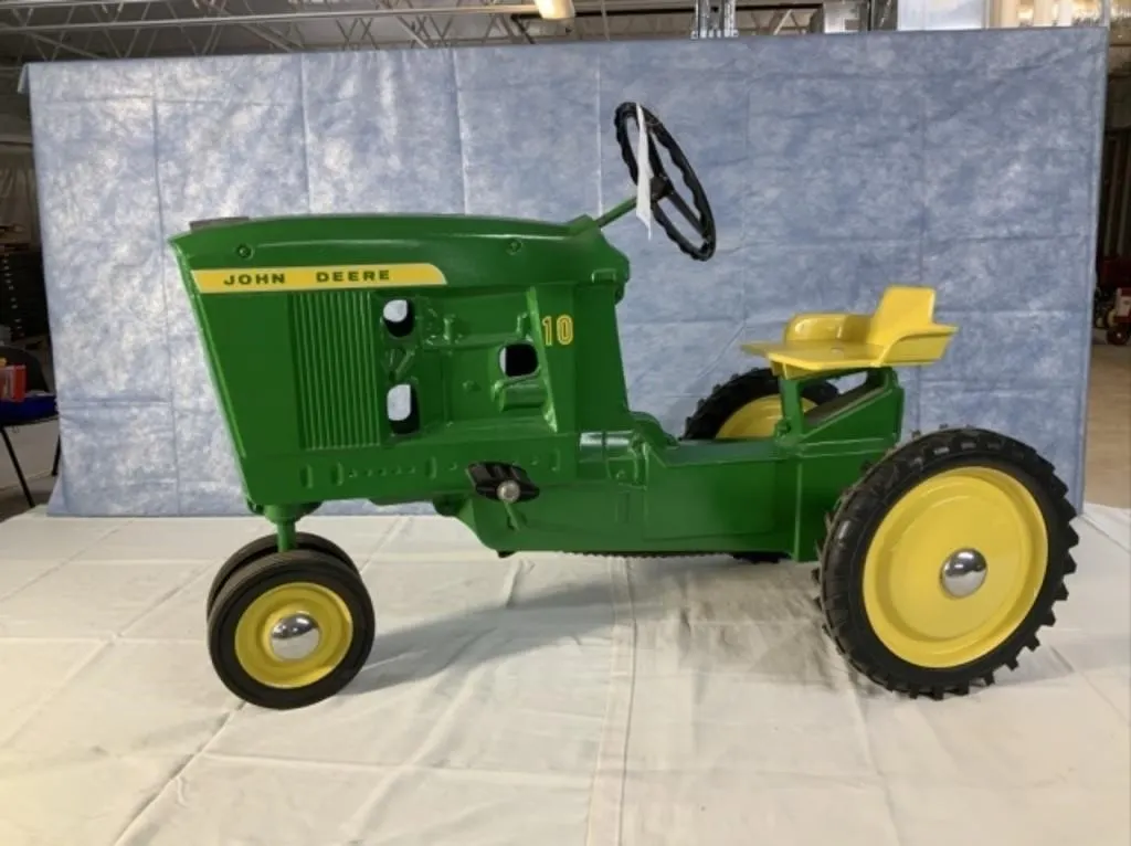 JD 3 hole 10 Series Pedal Tractor