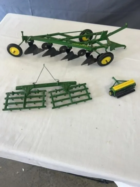 JD 4 Bottom Plow 1:16, Oliver Field Cultivator 1:1