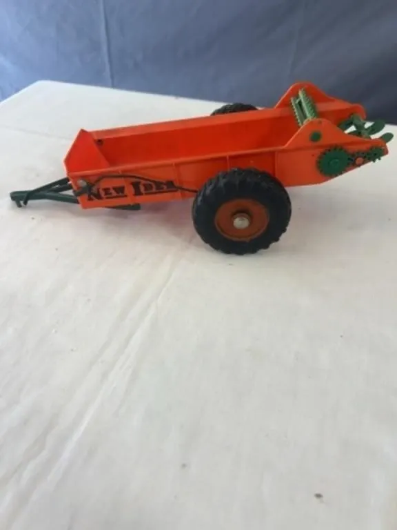 New Idea Manure Spreader 1:16 Scale