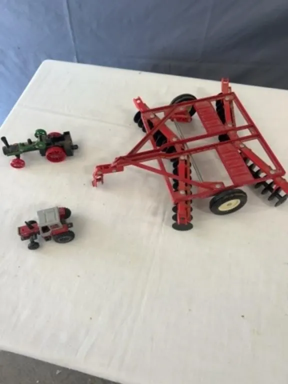 Red Disc 1:16 Scale, MF 699 Tractor 1:64, Tractor