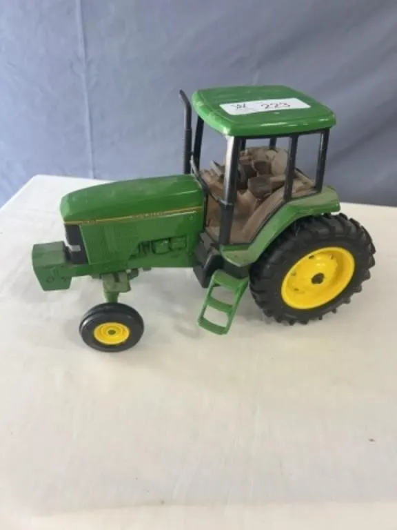JD 7600 Tractor 1:16 Scale