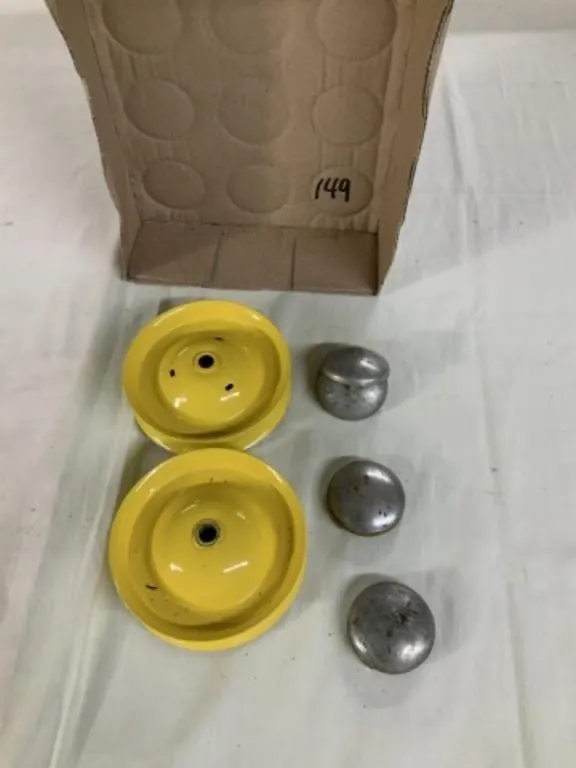 2 Front Rims and Hub Caps