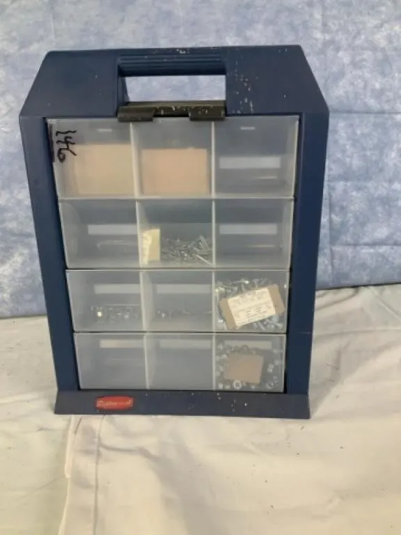 Rubbermade Container w/Nuts & Bolts