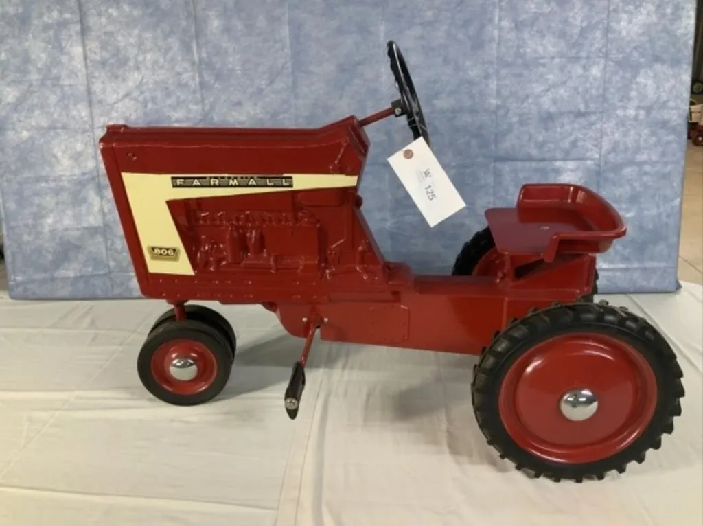Farmall 806 Pedal Tractor ERTL model 450-6401
