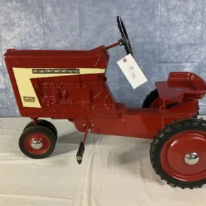 Farmall 806 Pedal Tractor ERTL model 450-6401