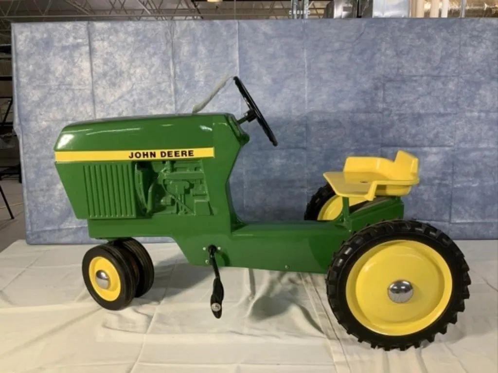JD 30 Series Model 520 Pedal Tractor