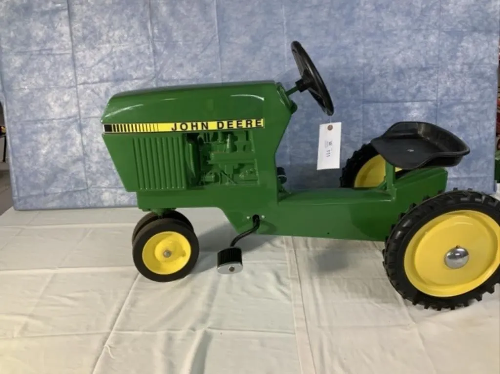 JD 40 Series Model 5240 Pedal Tractor