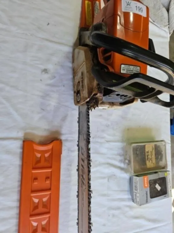 STIHL MS250 Chainsaw 18" Bar