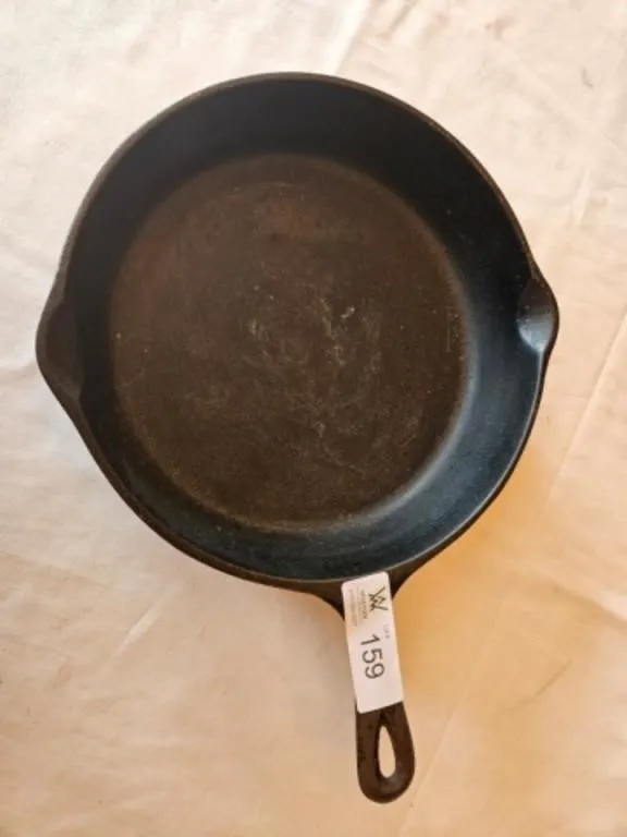 10" Hammered Cast Iron Pan